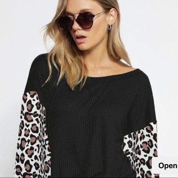 HEYSON Tops - HEYSON Black top with leopard on the arms